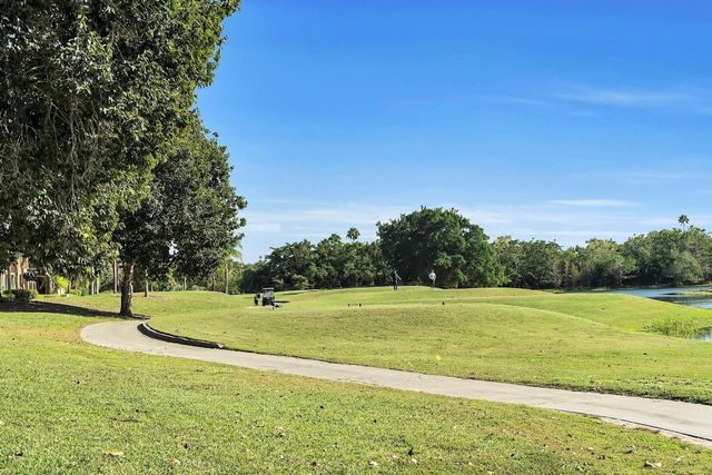 2857 Kinsington Circle 17-4, Fort Lauderdale, FL 33332