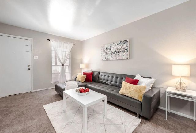 4422 Weaver RD 303, Houston, TX 77016