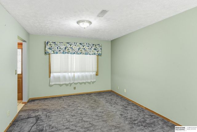 6241 S 74th Street, Ralston, NE 68127