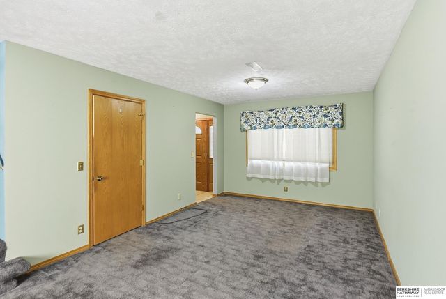 6241 S 74th Street, Ralston, NE 68127