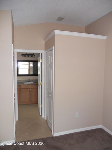 599 Evergreen Street NE, Palm Bay, FL 32907