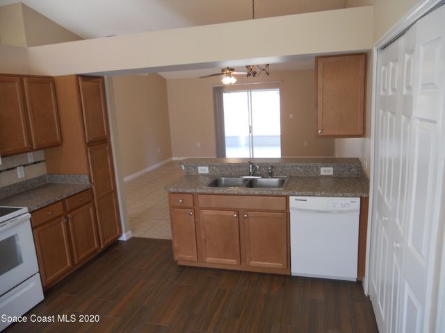 599 Evergreen Street NE, Palm Bay, FL 32907