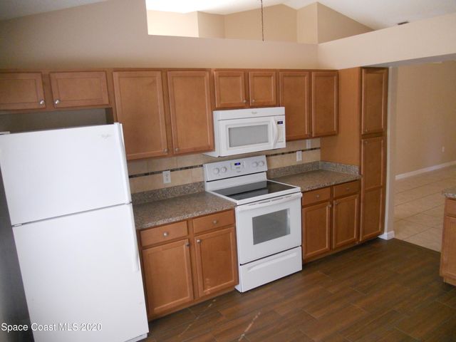 599 Evergreen Street NE, Palm Bay, FL 32907