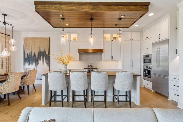 5917 W 137th Street, Overland Park, KS 66223