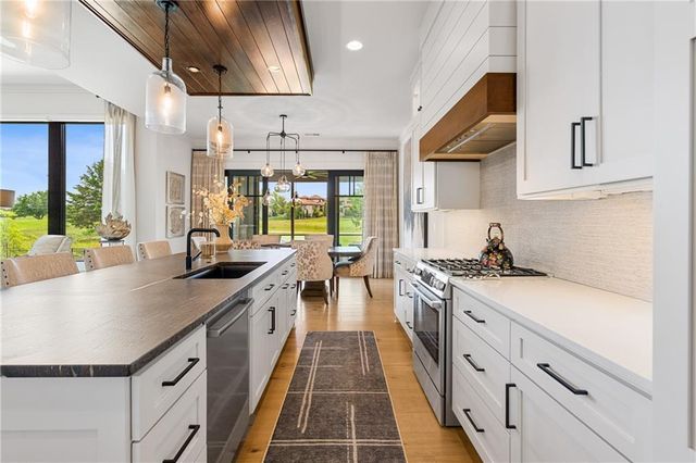 5917 W 137th Street, Overland Park, KS 66223
