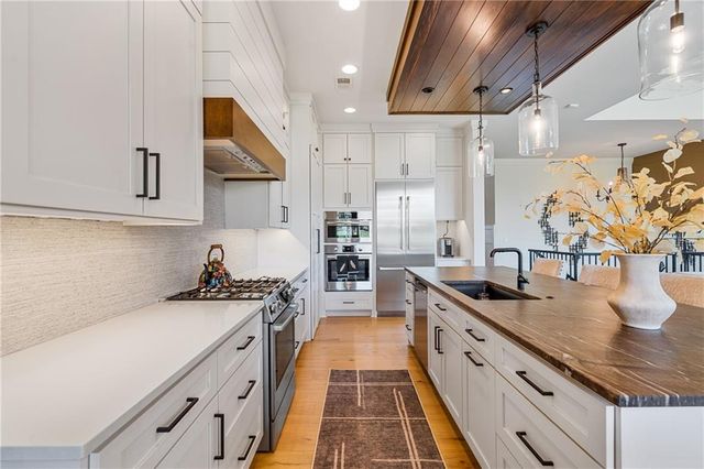 5917 W 137th Street, Overland Park, KS 66223