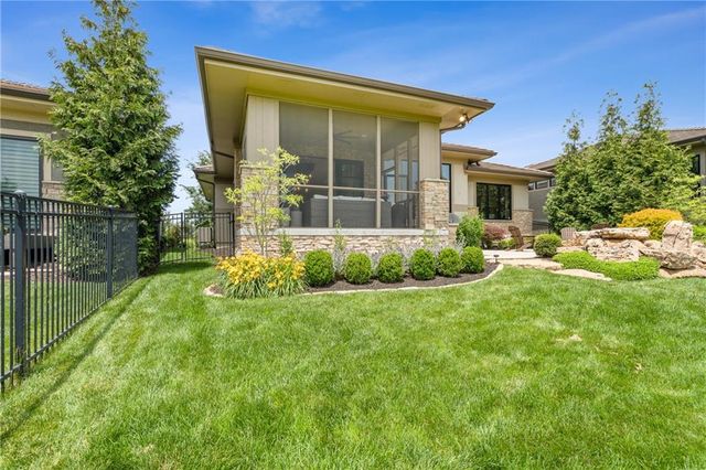5917 W 137th Street, Overland Park, KS 66223