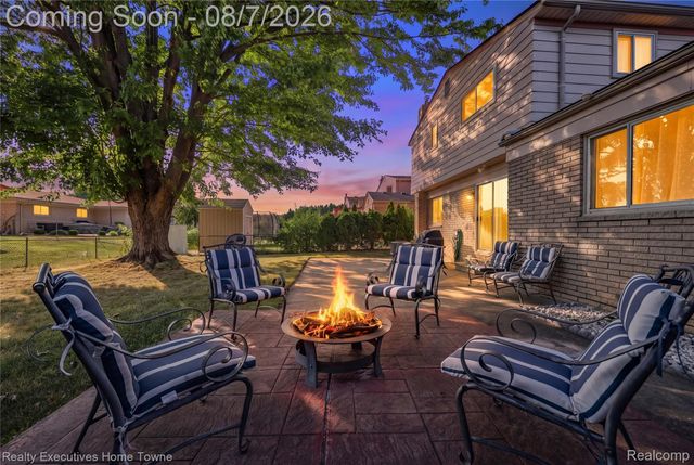 2986 Groves Drive, Sterling Heights, MI 48310