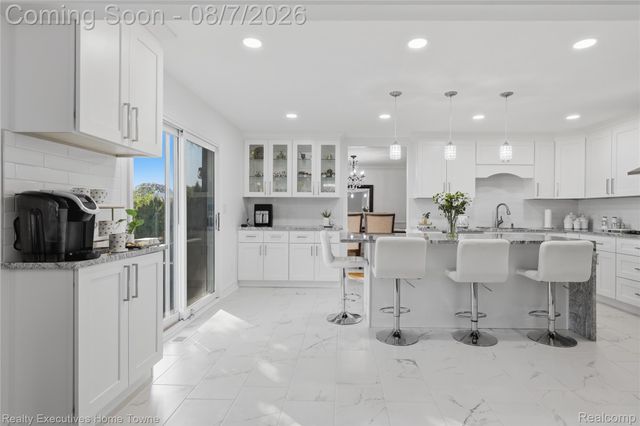 2986 Groves Drive, Sterling Heights, MI 48310