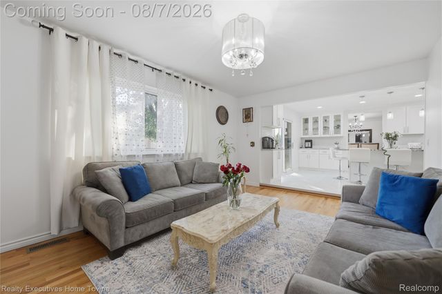 2986 Groves Drive, Sterling Heights, MI 48310