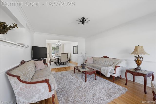 2986 Groves Drive, Sterling Heights, MI 48310