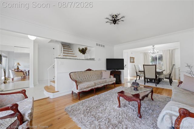 2986 Groves Drive, Sterling Heights, MI 48310