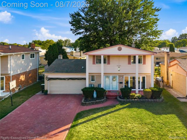 2986 Groves Drive, Sterling Heights, MI 48310
