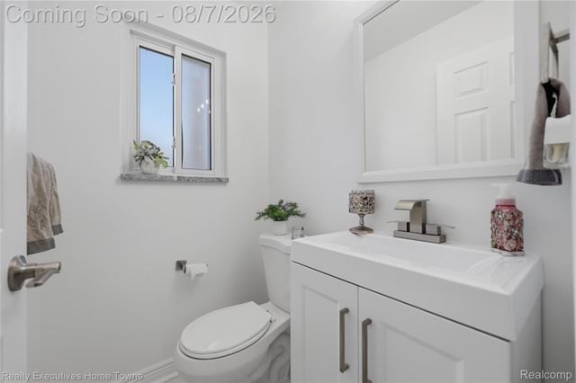 2986 Groves Drive, Sterling Heights, MI 48310
