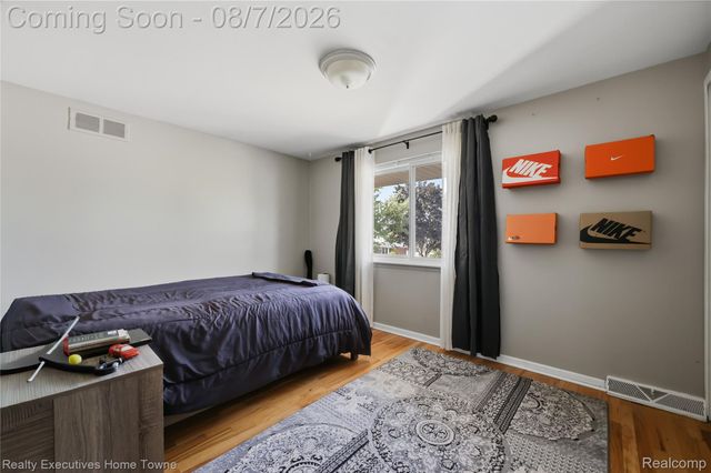 2986 Groves Drive, Sterling Heights, MI 48310