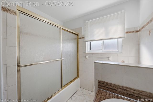 2986 Groves Drive, Sterling Heights, MI 48310