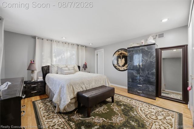 2986 Groves Drive, Sterling Heights, MI 48310