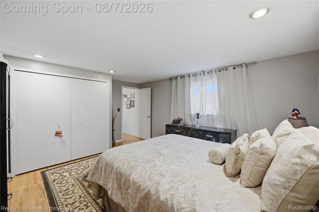 2986 Groves Drive, Sterling Heights, MI 48310