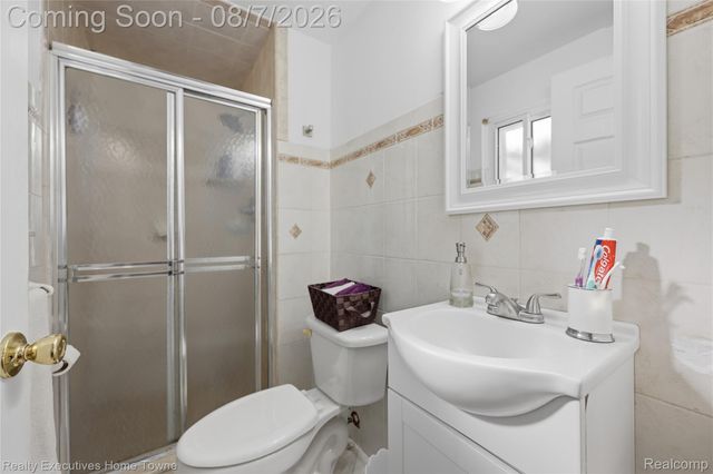 2986 Groves Drive, Sterling Heights, MI 48310