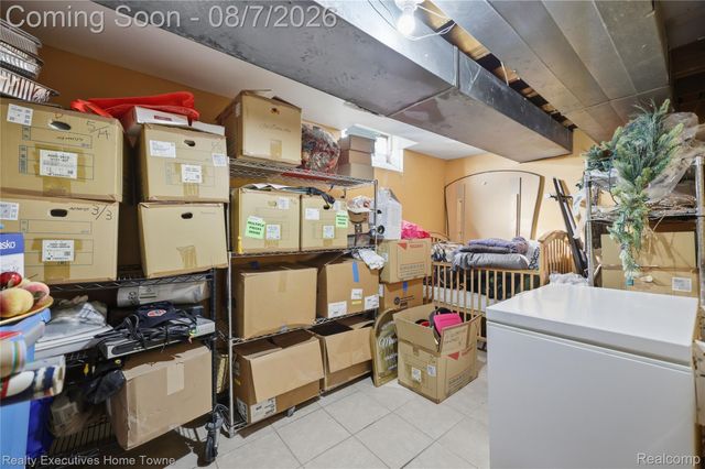 2986 Groves Drive, Sterling Heights, MI 48310