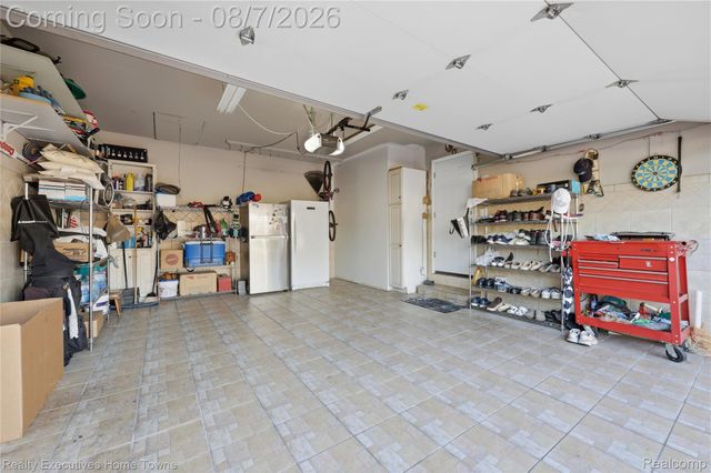 2986 Groves Drive, Sterling Heights, MI 48310
