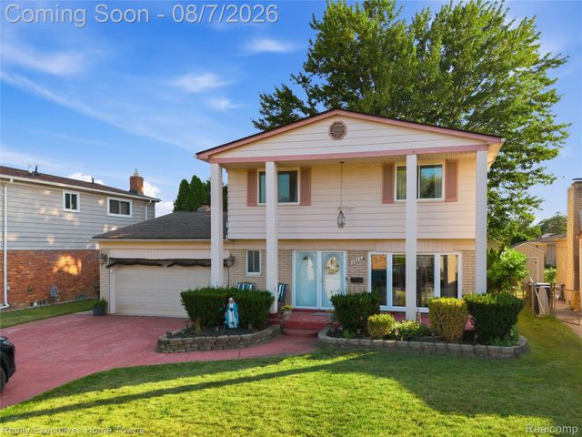 2986 Groves Drive, Sterling Heights, MI 48310