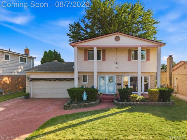 2986 Groves Drive, Sterling Heights, MI 48310