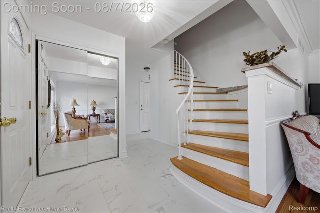 2986 Groves Drive, Sterling Heights, MI 48310