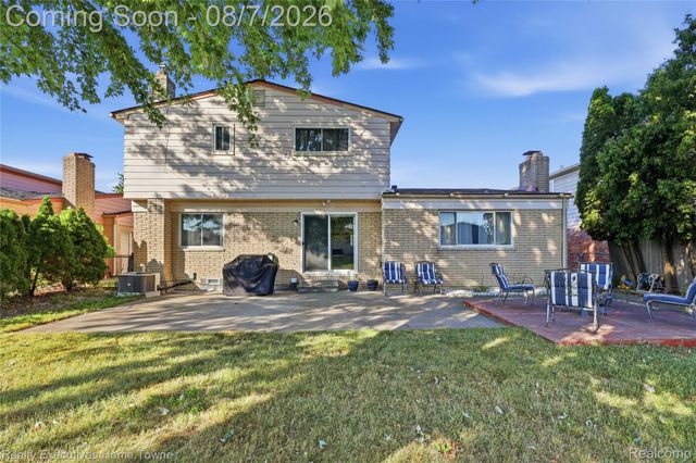 2986 Groves Drive, Sterling Heights, MI 48310