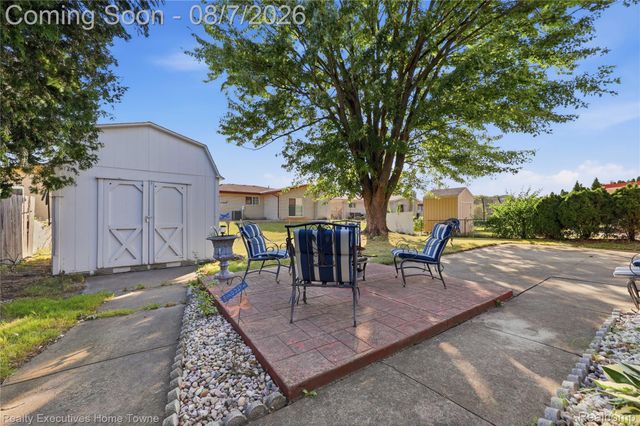 2986 Groves Drive, Sterling Heights, MI 48310