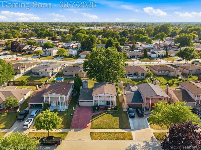 2986 Groves Drive, Sterling Heights, MI 48310