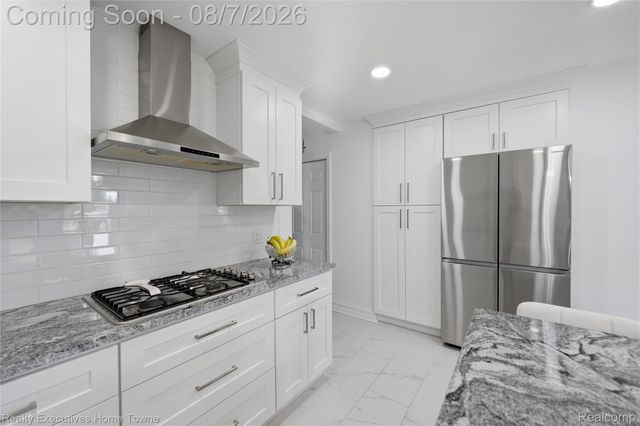 2986 Groves Drive, Sterling Heights, MI 48310