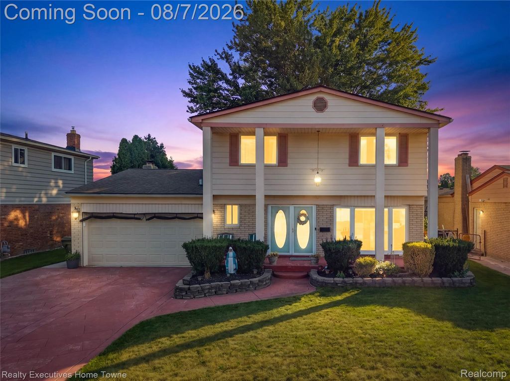 2986 Groves Drive, Sterling Heights, MI 48310