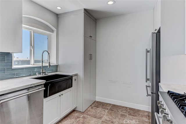 3305 Highland Avenue, Manhattan Beach, CA 90266