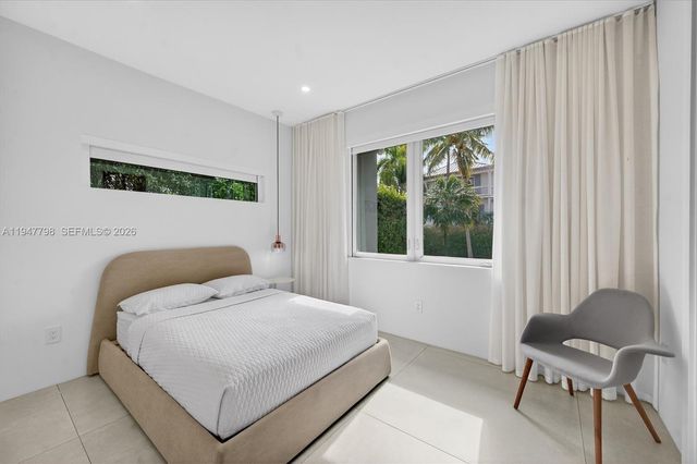 315 Palmwood Ln, Key Biscayne, FL 33149