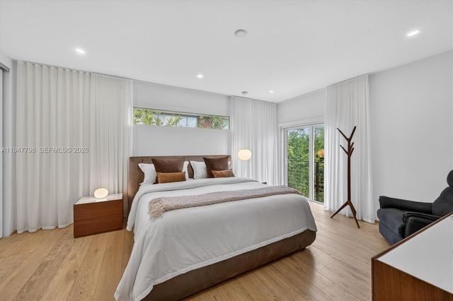 315 Palmwood Ln, Key Biscayne, FL 33149