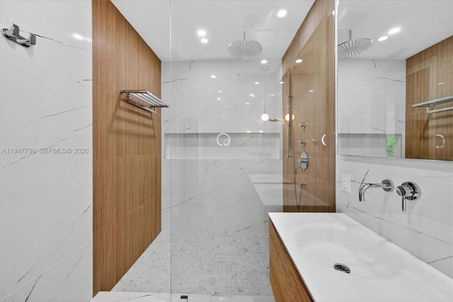 315 Palmwood Ln, Key Biscayne, FL 33149