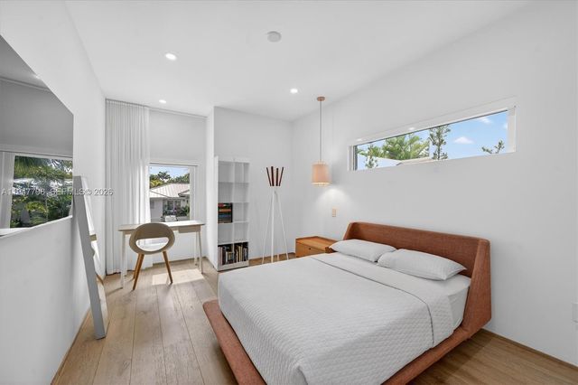 315 Palmwood Ln, Key Biscayne, FL 33149