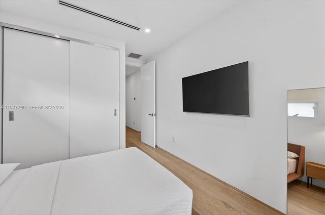 315 Palmwood Ln, Key Biscayne, FL 33149