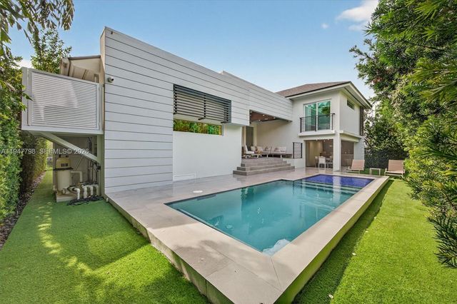 315 Palmwood Ln, Key Biscayne, FL 33149