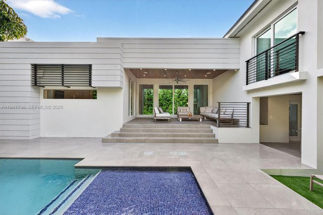 315 Palmwood Ln, Key Biscayne, FL 33149