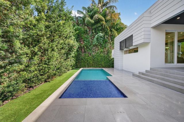 315 Palmwood Ln, Key Biscayne, FL 33149