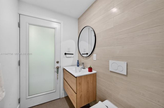 315 Palmwood Ln, Key Biscayne, FL 33149