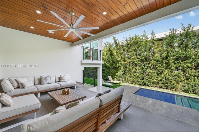 315 Palmwood Ln, Key Biscayne, FL 33149