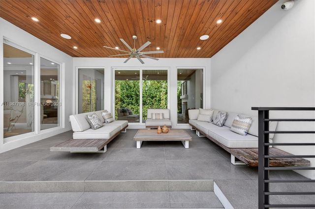 315 Palmwood Ln, Key Biscayne, FL 33149