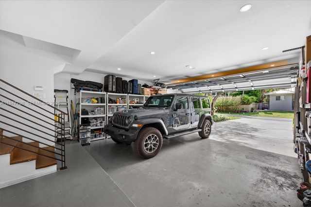 315 Palmwood Ln, Key Biscayne, FL 33149