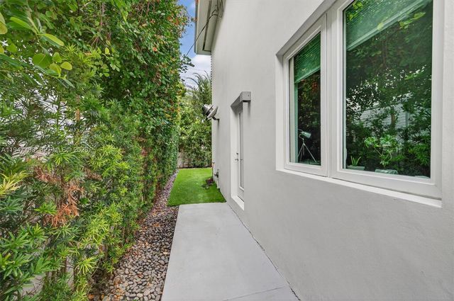 315 Palmwood Ln, Key Biscayne, FL 33149