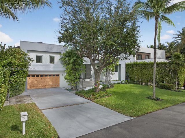 315 Palmwood Ln, Key Biscayne, FL 33149