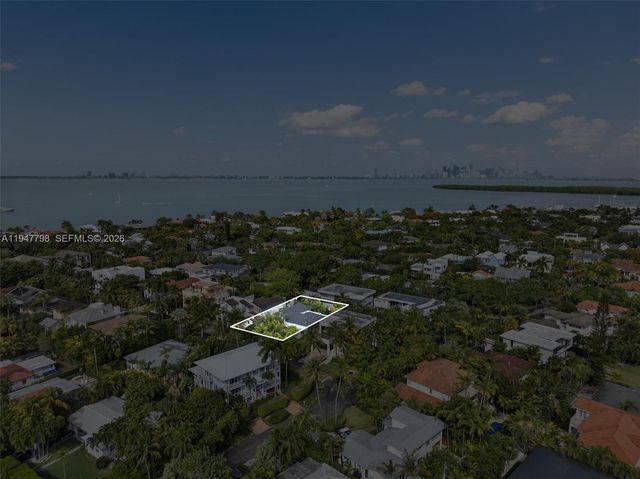 315 Palmwood Ln, Key Biscayne, FL 33149