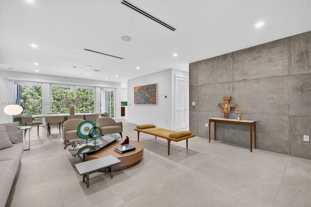 315 Palmwood Ln, Key Biscayne, FL 33149